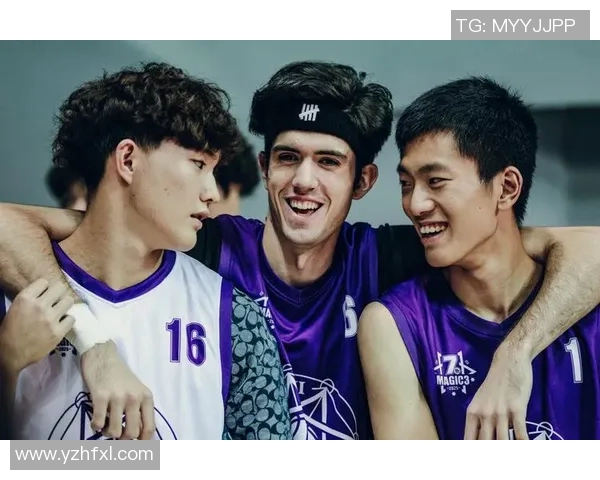 篮球足球明星在大街上互动引发粉丝热潮展现运动魅力与街头文化的完美结合 篮球足球明星在大街上互动引发粉丝热潮展现运动魅力与街头文化的完美结合